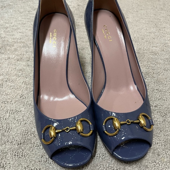 Gucci 39 Navy Patent with little logos. - Picture 1 of 7